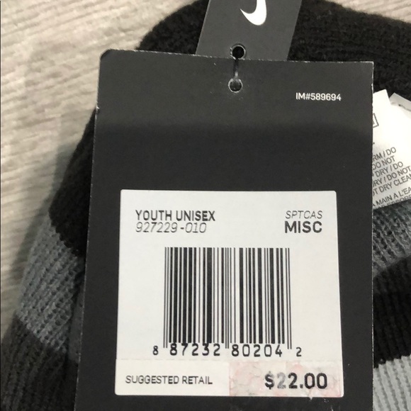 NWT Black/Gray Reversible Nike Beanie - Picture 6 of 6